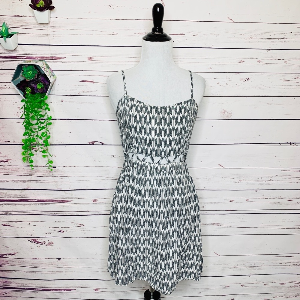 H&M Divided Black & White Cut Out Waist Mini Summer Dress Size 6 Small